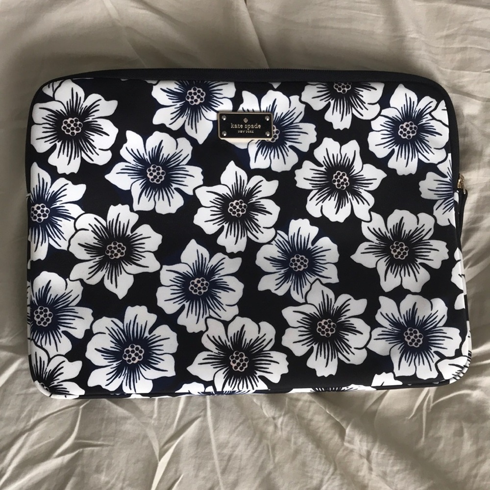 ⭐️KATE SPADE COMPUTER CASE⭐️